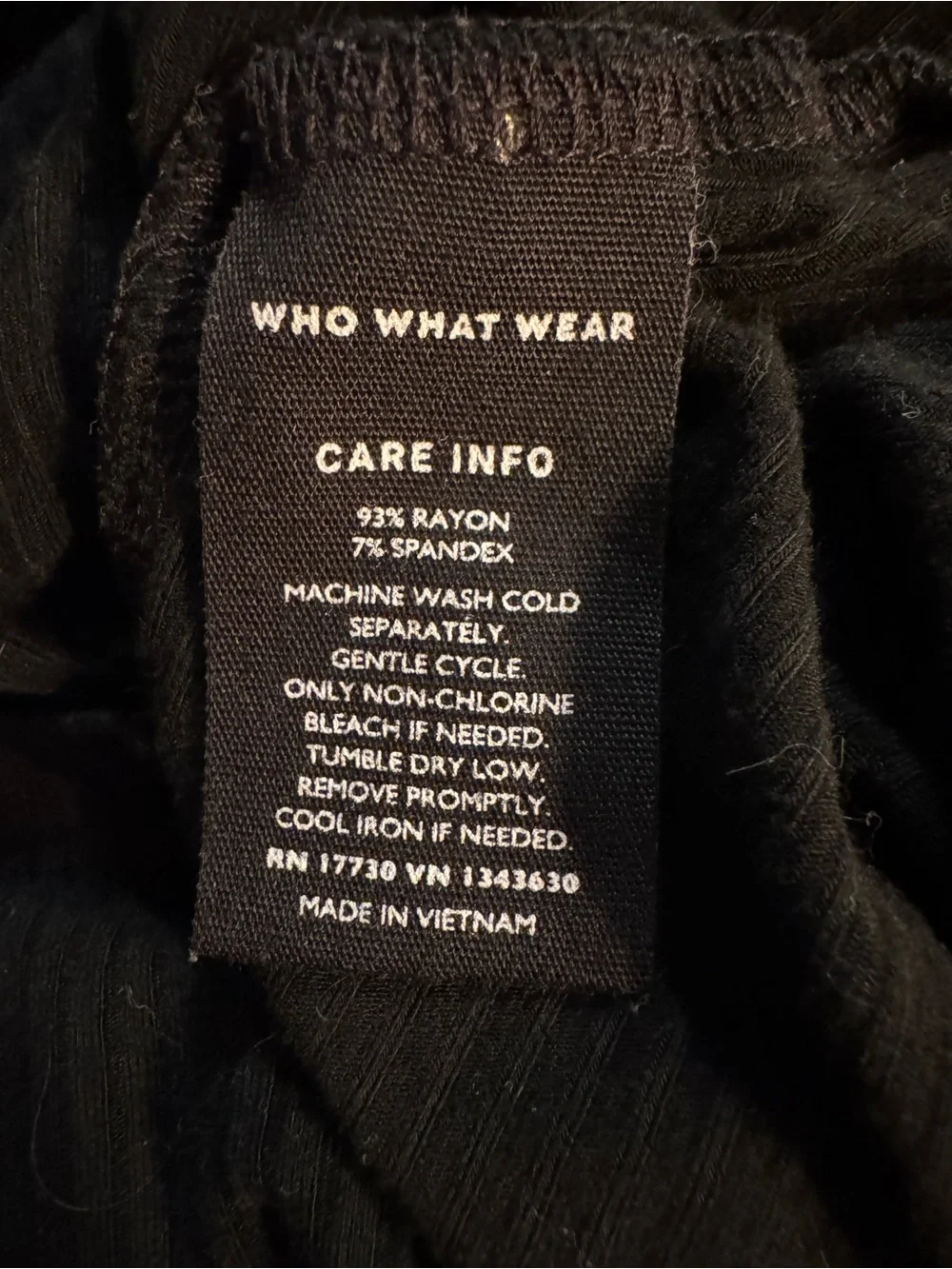 Who What Wear Black Ribbed Button-Front V-Neck Top